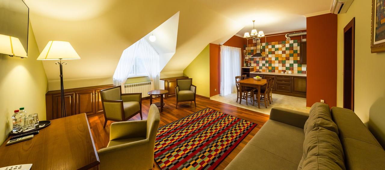 Apartament Hotel By Derenivska Kupil Alsószlatina Kültér fotó